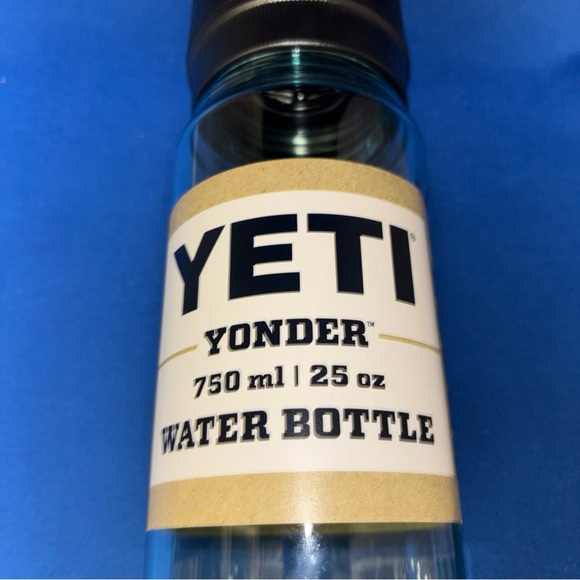 Genuine YETI YONDER™ 25 OZ (750 ML) WATER BOTTLE WITH YONDER CHUG CAP - SEAFOAM - Picture 6 of 8